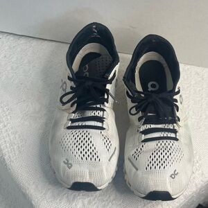 On Cloud Running Women’s Athletic Shoes — White/Black~ Size W 6.5 ~ Active Wear